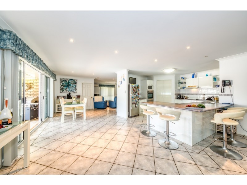 2 Loftus Place, Sandstone Point QLD 4511