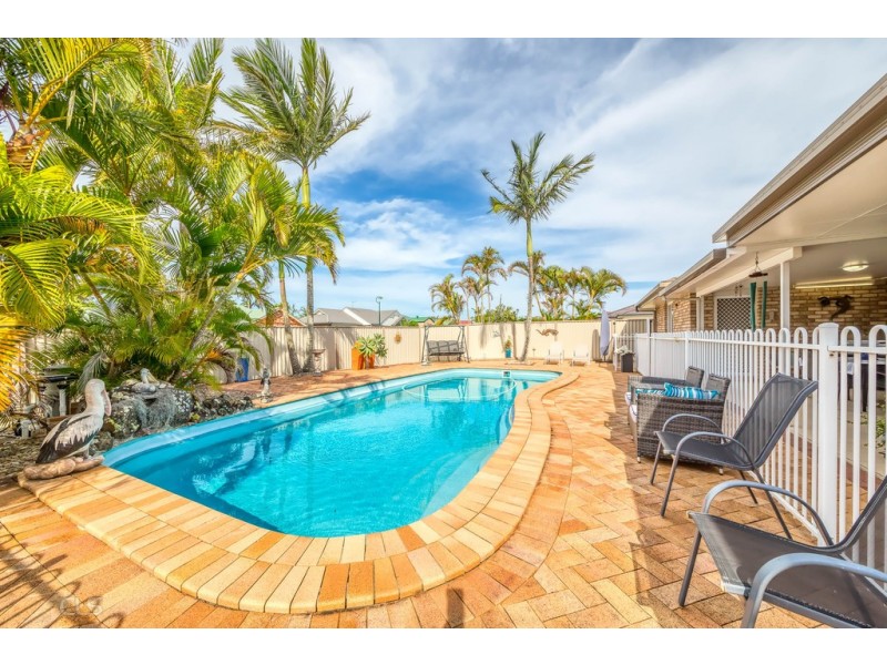 2 Loftus Place, Sandstone Point QLD 4511