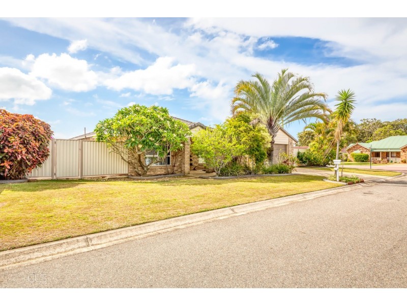 2 Loftus Place, Sandstone Point QLD 4511
