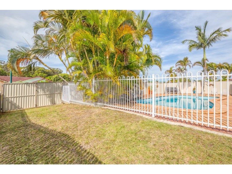 2 Loftus Place, Sandstone Point QLD 4511
