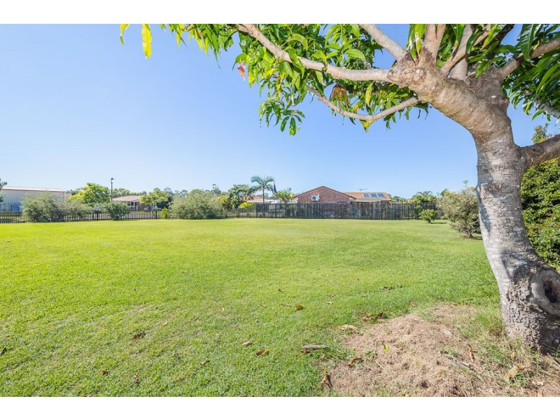 13 Queenscliff  Court, Sandstone Point QLD 4511