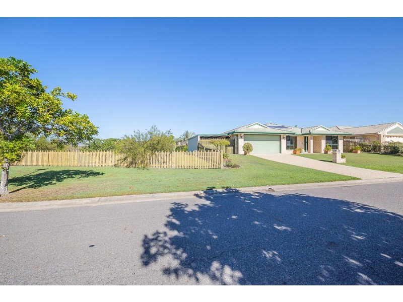 13 Queenscliff  Court, Sandstone Point QLD 4511