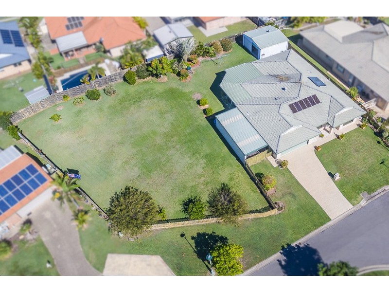 13 Queenscliff  Court, Sandstone Point QLD 4511