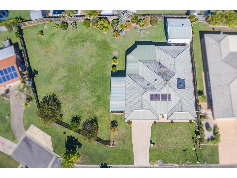 13 Queenscliff  Court, Sandstone Point QLD 4511