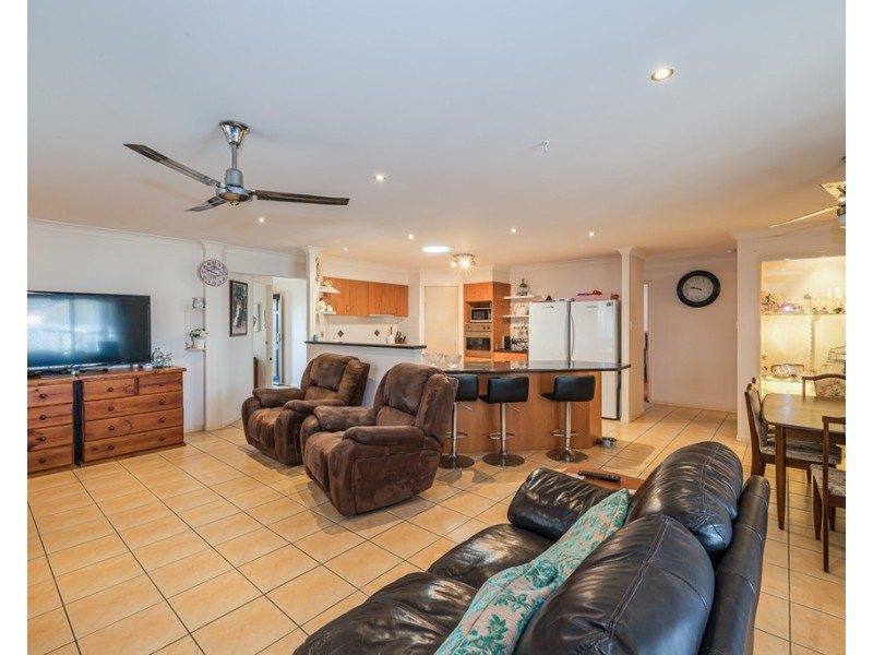 6 Tallow Court, Sandstone Point QLD 4511