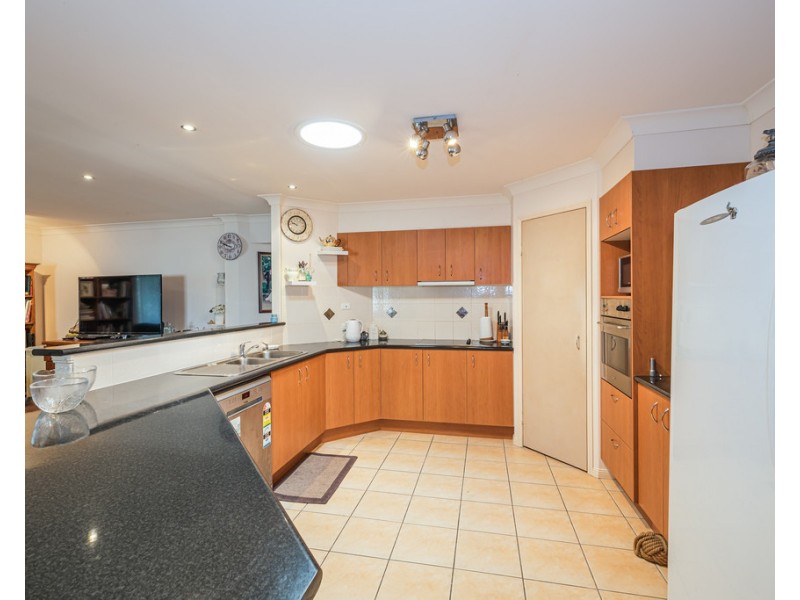 6 Tallow Court, Sandstone Point QLD 4511
