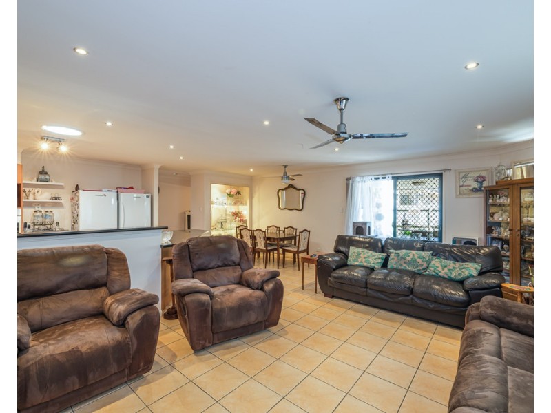 6 Tallow Court, Sandstone Point QLD 4511