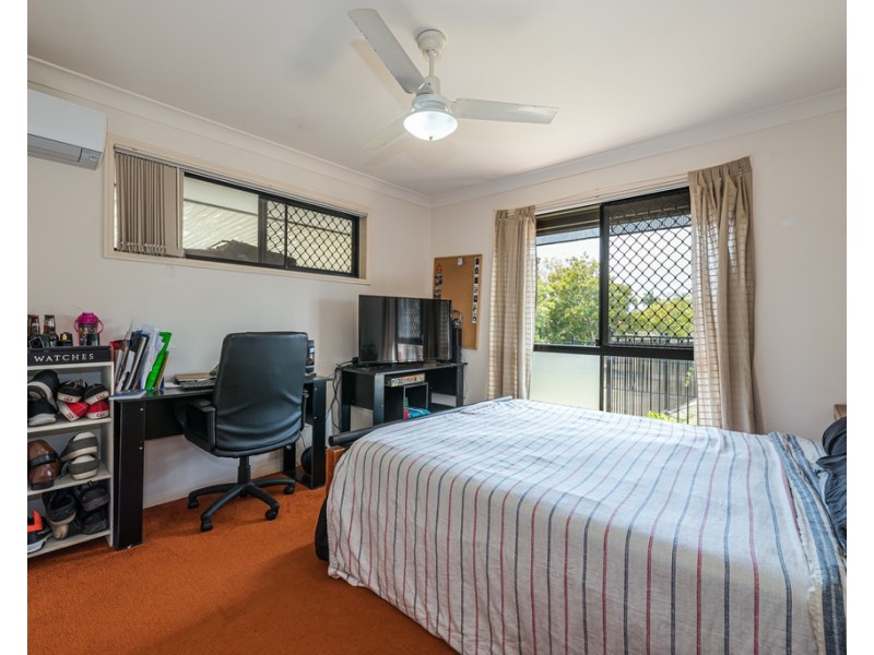 6 Tallow Court, Sandstone Point QLD 4511