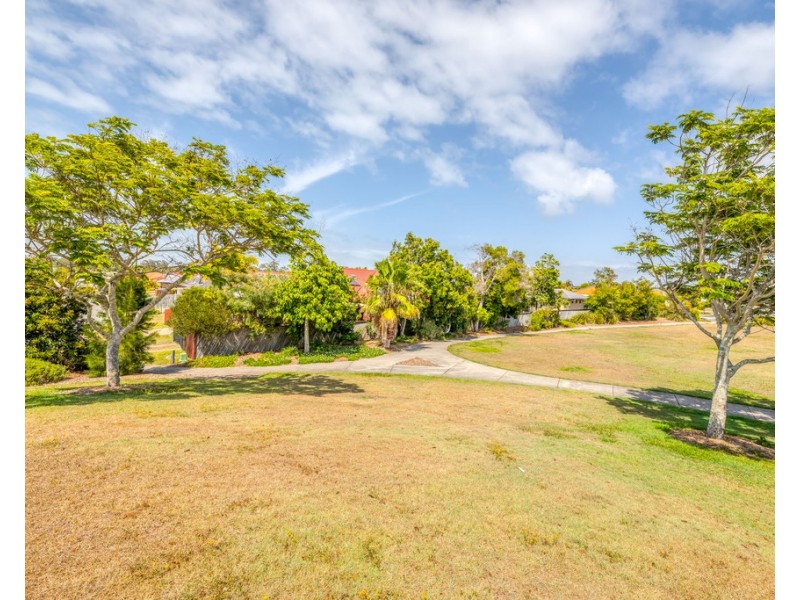 6 Tallow Court, Sandstone Point QLD 4511
