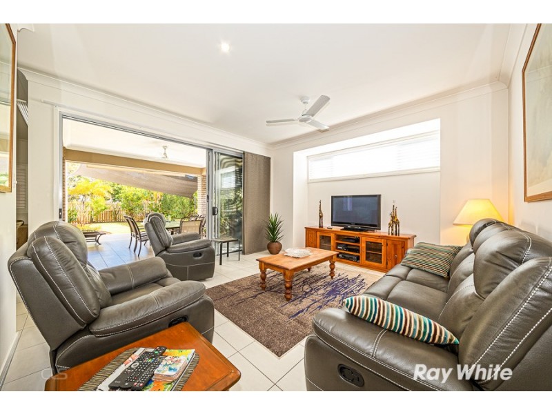 17 Captain Cook Drive, Banksia Beach QLD 4507