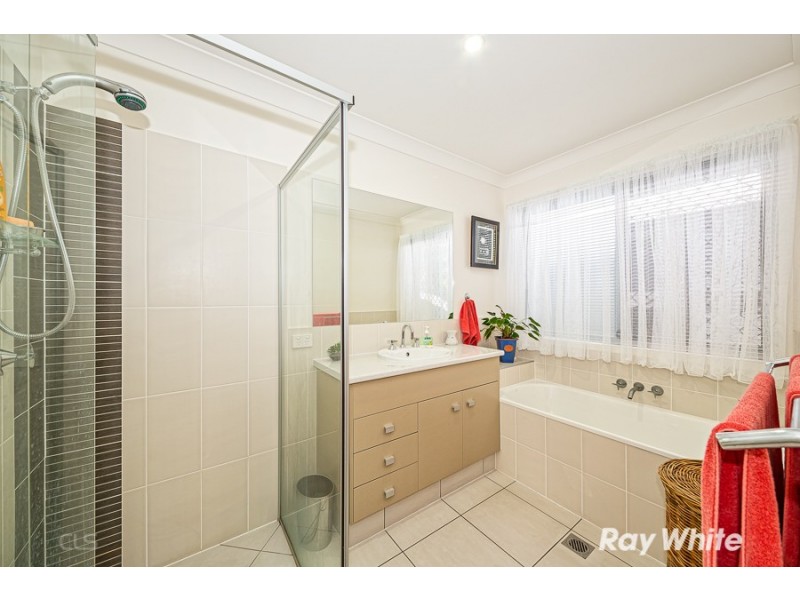 17 Captain Cook Drive, Banksia Beach QLD 4507