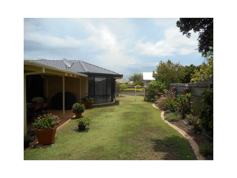 6 Leeward Place, Banksia Beach QLD 4507