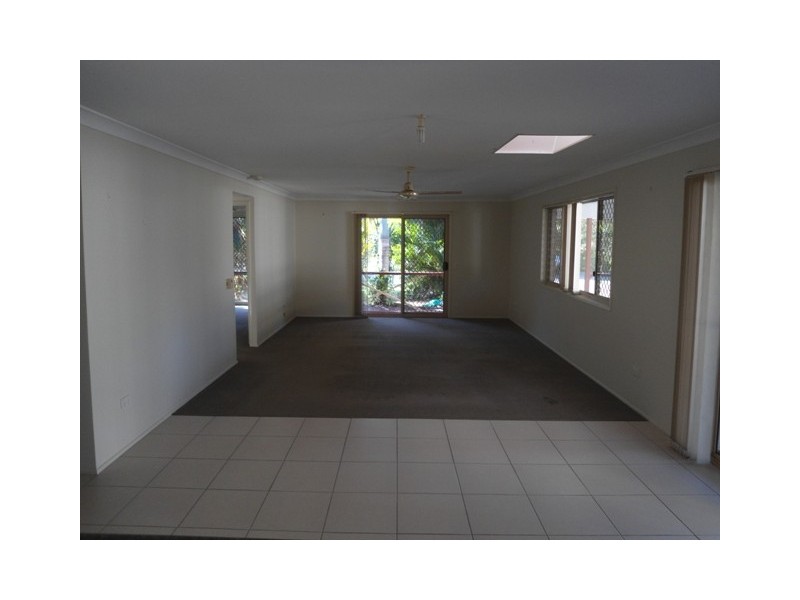 105 Ningi Esplanade, Ningi QLD 4511