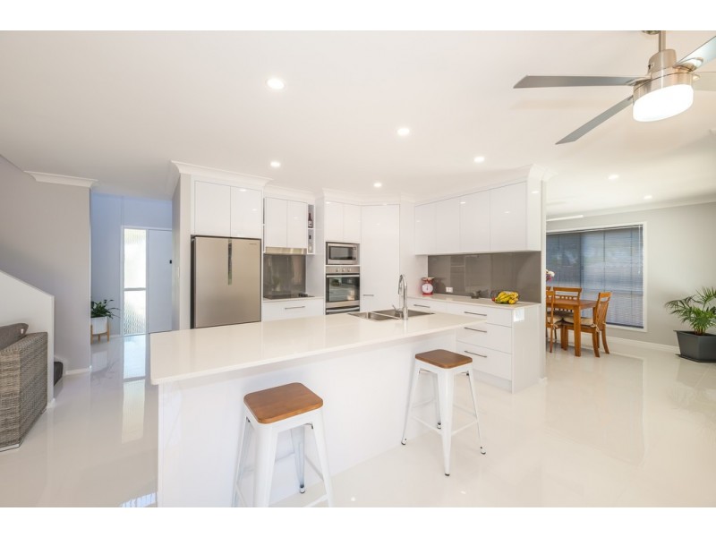6 Headsail Drive, Banksia Beach QLD 4507