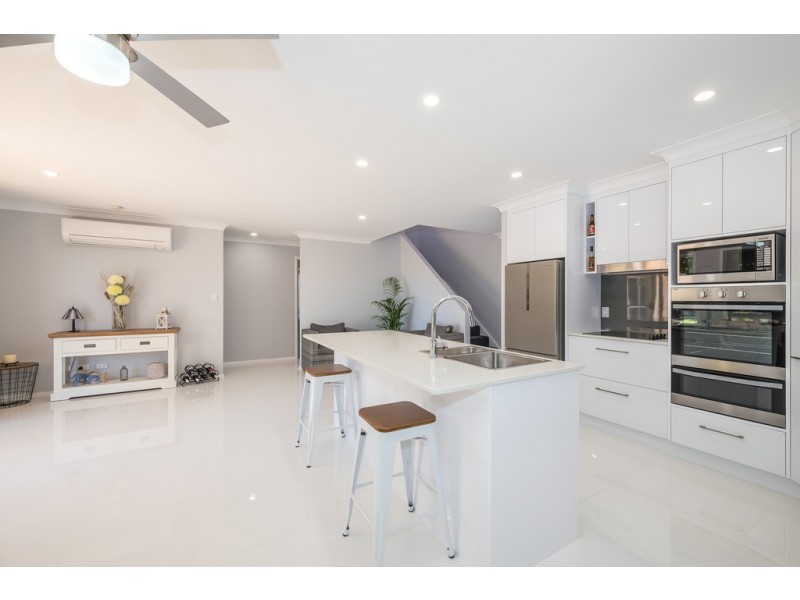 6 Headsail Drive, Banksia Beach QLD 4507