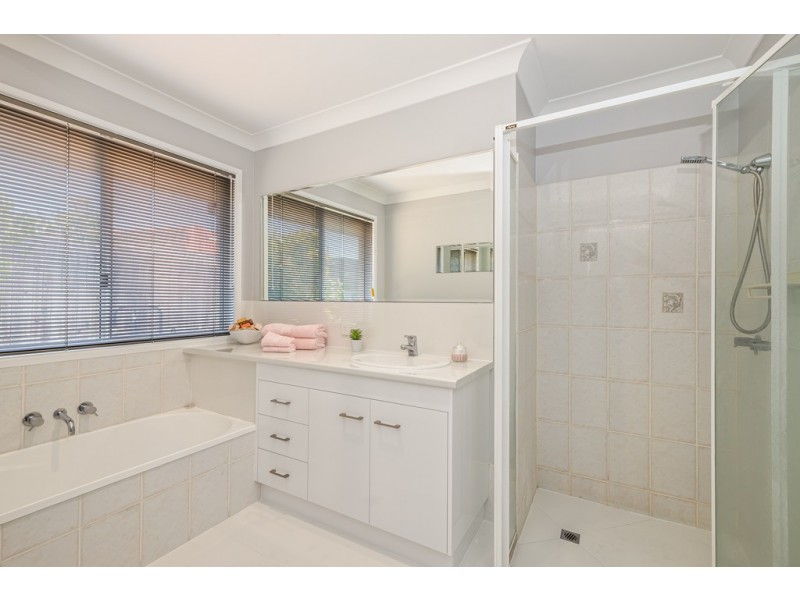 6 Headsail Drive, Banksia Beach QLD 4507