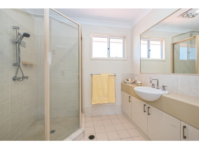 6 Headsail Drive, Banksia Beach QLD 4507