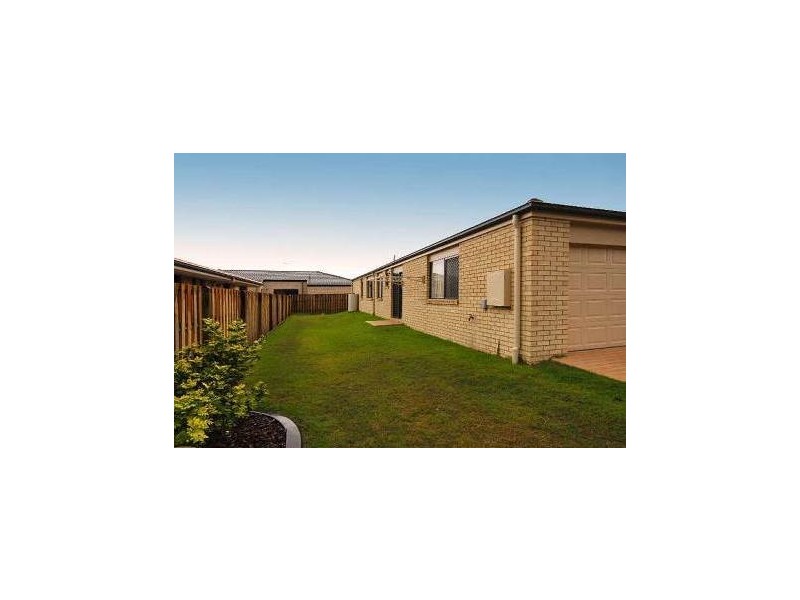 33-35 Eimeo Place, Sandstone Point QLD 4511