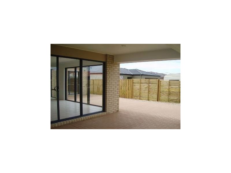 33-35 Eimeo Place, Sandstone Point QLD 4511