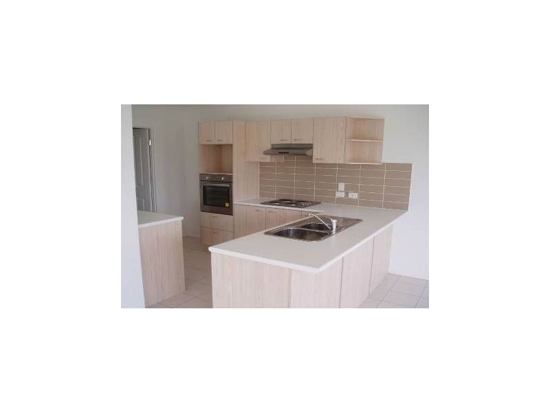 33-35 Eimeo Place, Sandstone Point QLD 4511