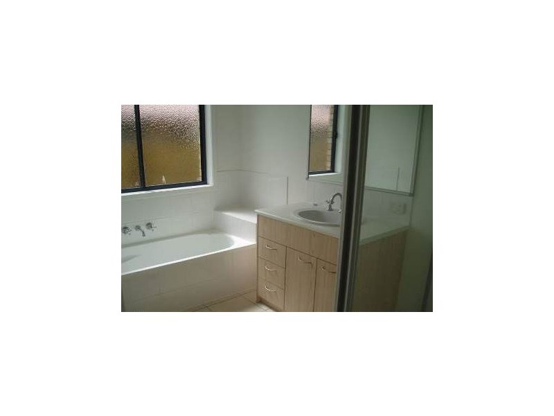 33-35 Eimeo Place, Sandstone Point QLD 4511