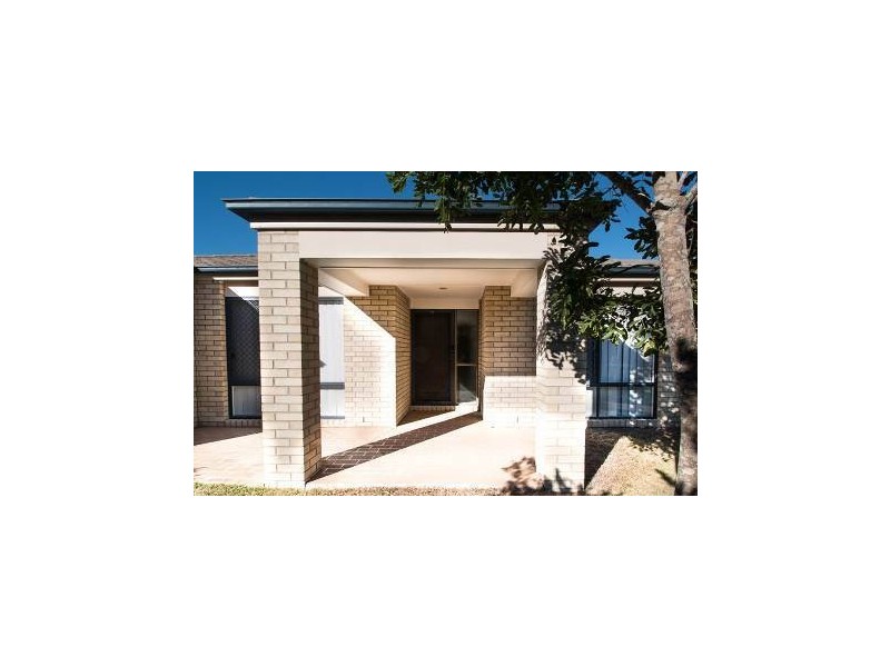 33-35 Eimeo Place, Sandstone Point QLD 4511