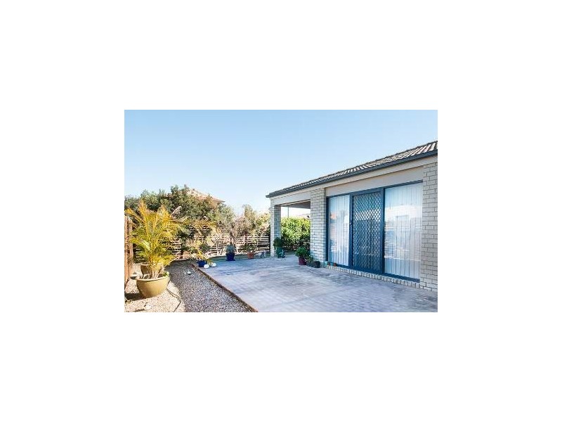 33-35 Eimeo Place, Sandstone Point QLD 4511