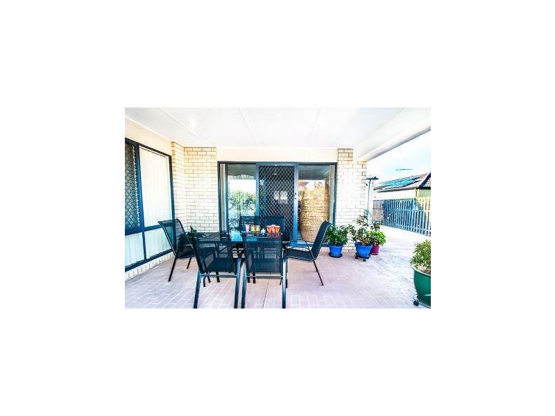 33-35 Eimeo Place, Sandstone Point QLD 4511