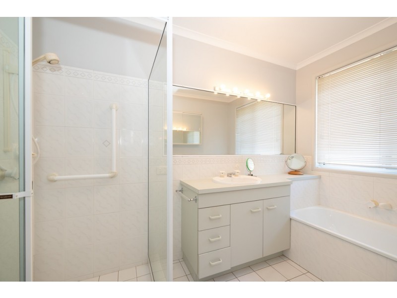 4 Lawn Street, Bongaree QLD 4507