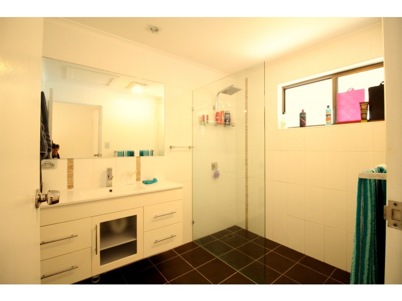 2/20 Winston Drive, Bongaree QLD 4507