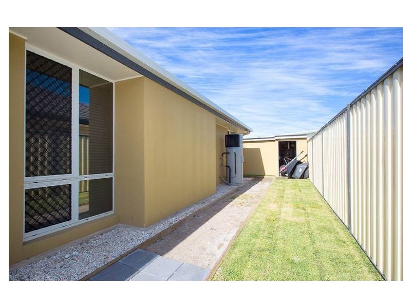 25 Barklya Crescent, Bongaree QLD 4507