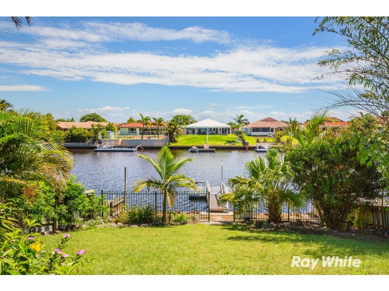 1/11 Pentas Drive, Bongaree QLD 4507