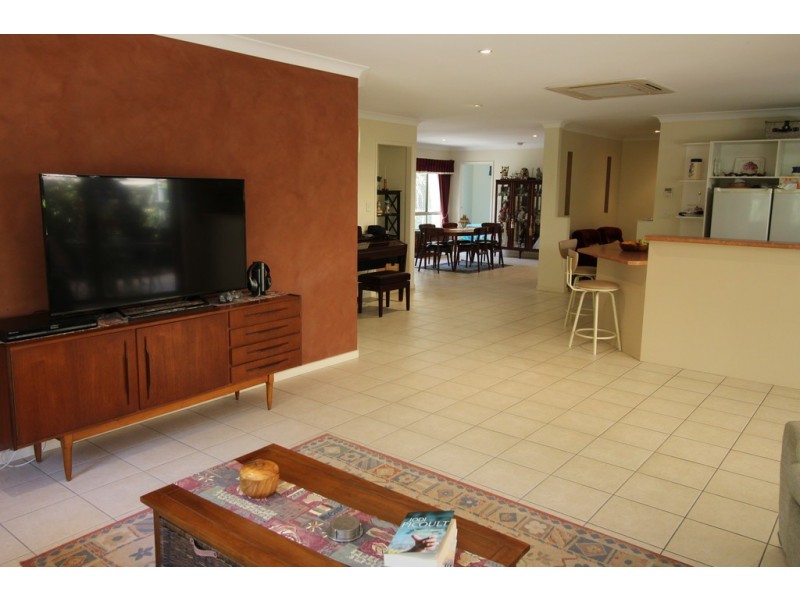125 Cosmos Avenue, Banksia Beach QLD 4507