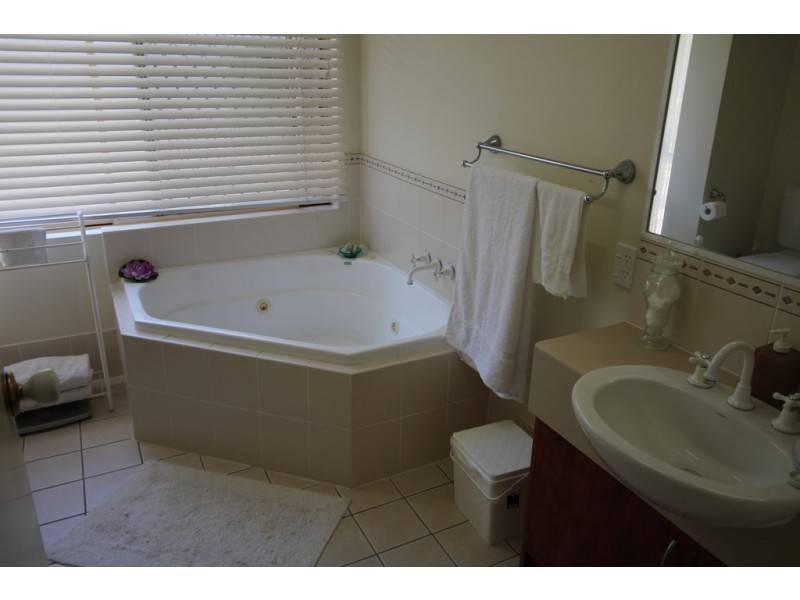 125 Cosmos Avenue, Banksia Beach QLD 4507