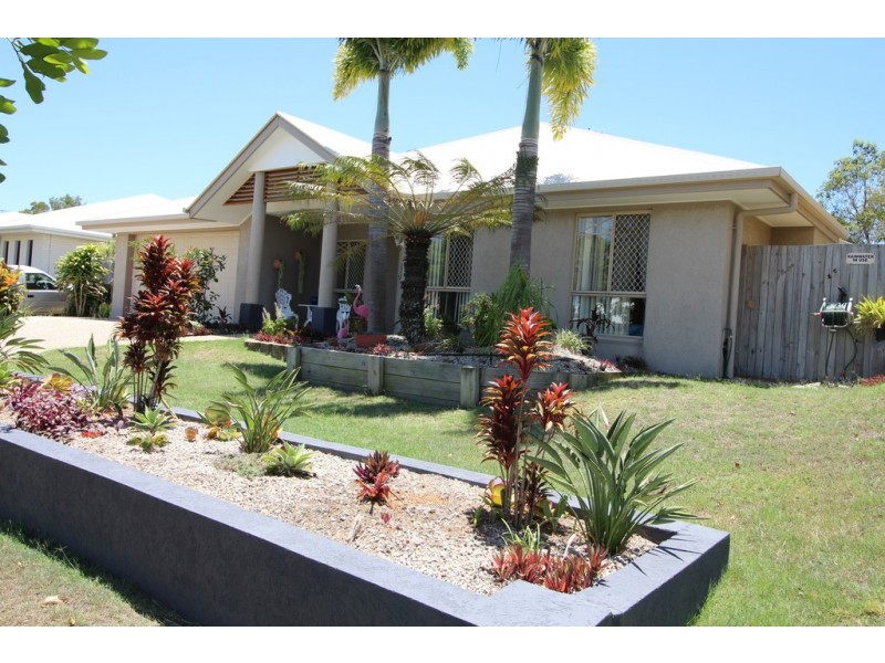 125 Cosmos Avenue, Banksia Beach QLD 4507