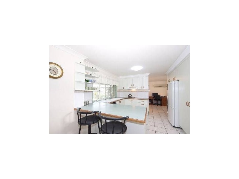 11 Kirk Place, Sandstone Point QLD 4511