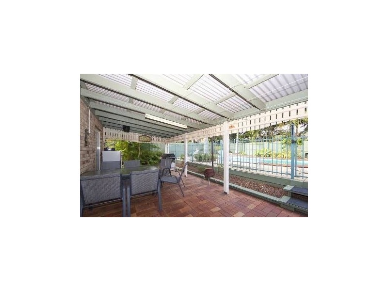 11 Kirk Place, Sandstone Point QLD 4511
