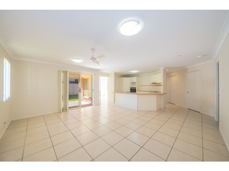 12 Cremorne Court, Sandstone Point QLD 4511