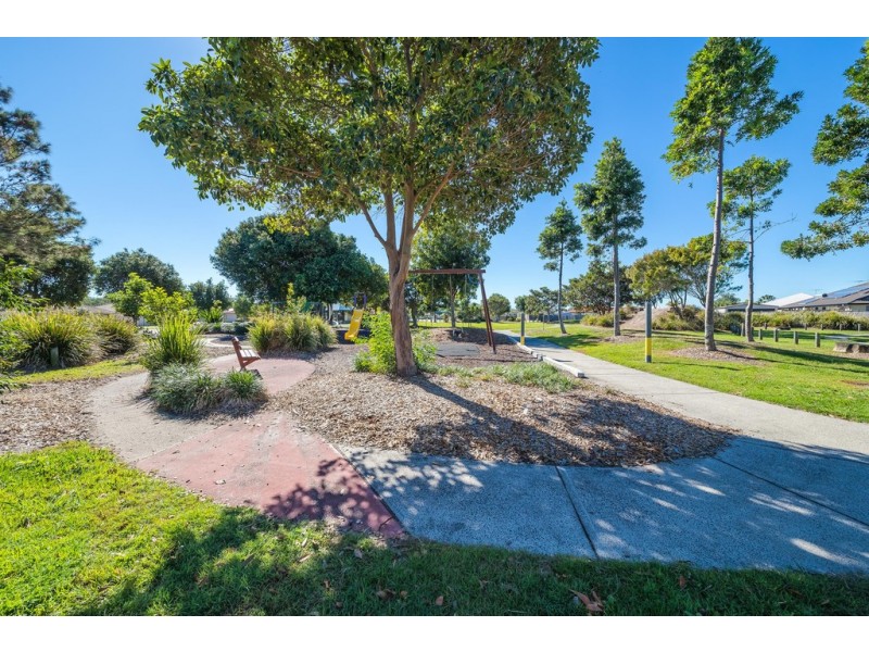 12 Cremorne Court, Sandstone Point QLD 4511