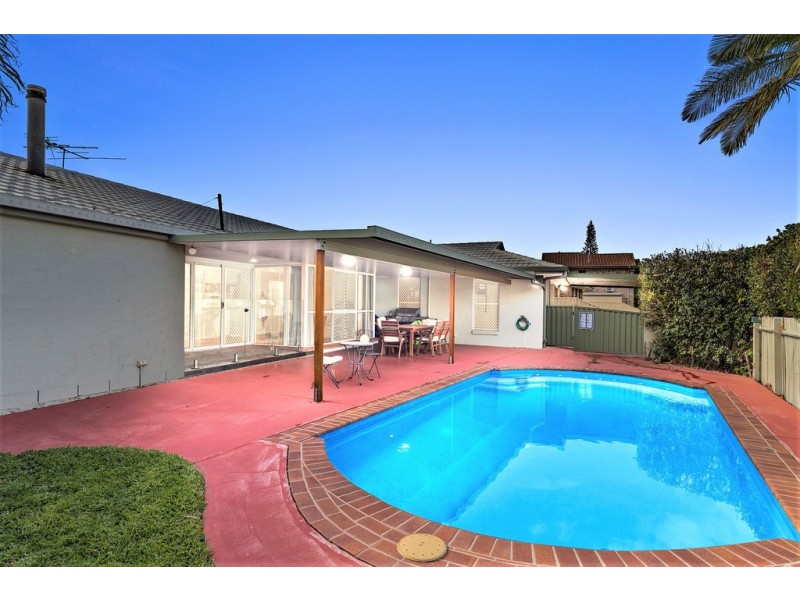 1 Bow Court, Banksia Beach QLD 4507