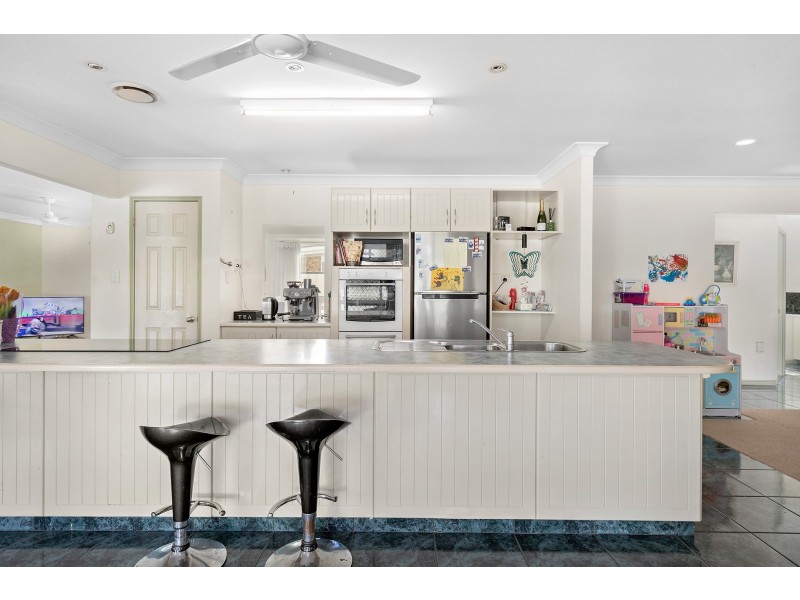 1 Bow Court, Banksia Beach QLD 4507