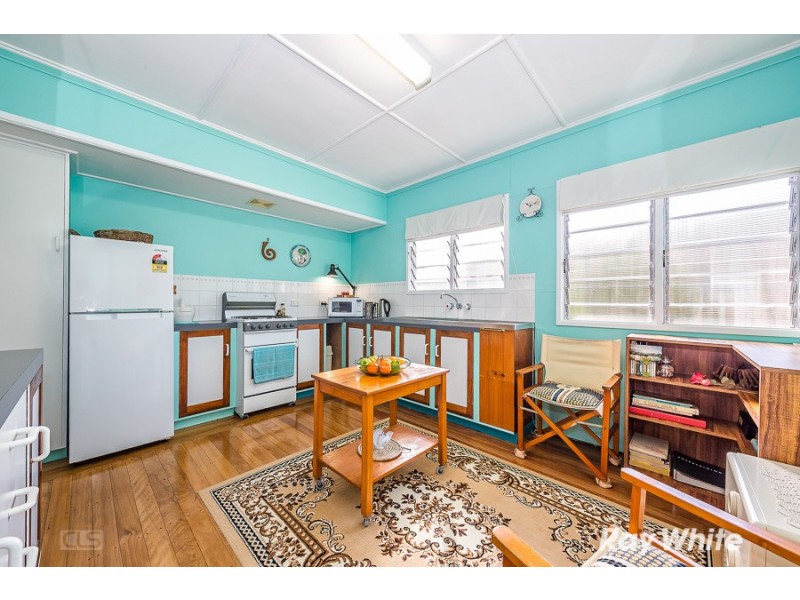 19 Hall Avenue, Bongaree QLD 4507