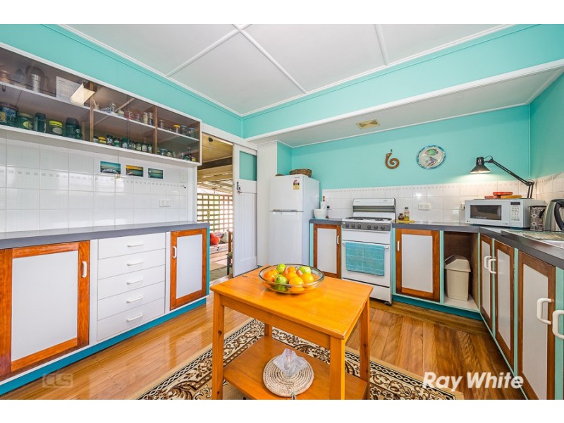 19 Hall Avenue, Bongaree QLD 4507