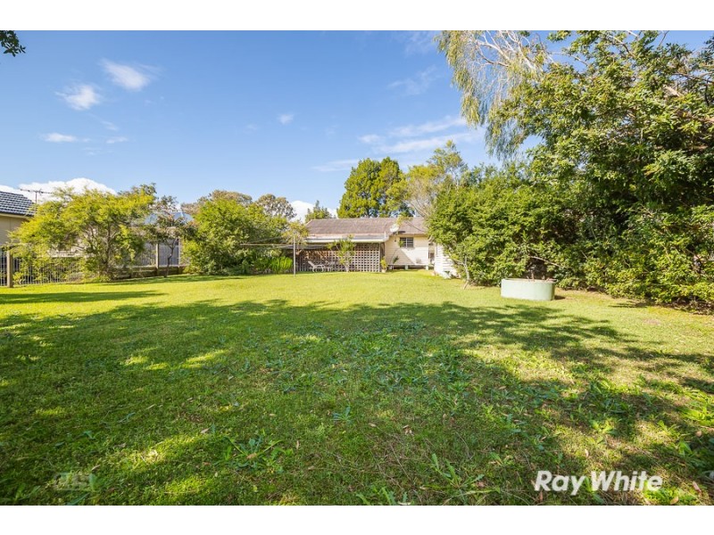 19 Hall Avenue, Bongaree QLD 4507