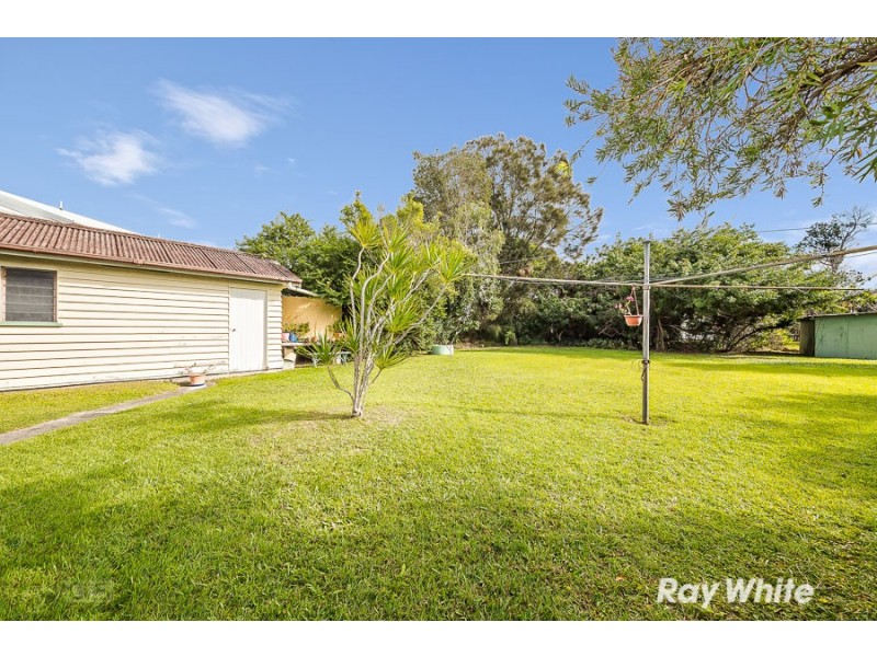 19 Hall Avenue, Bongaree QLD 4507