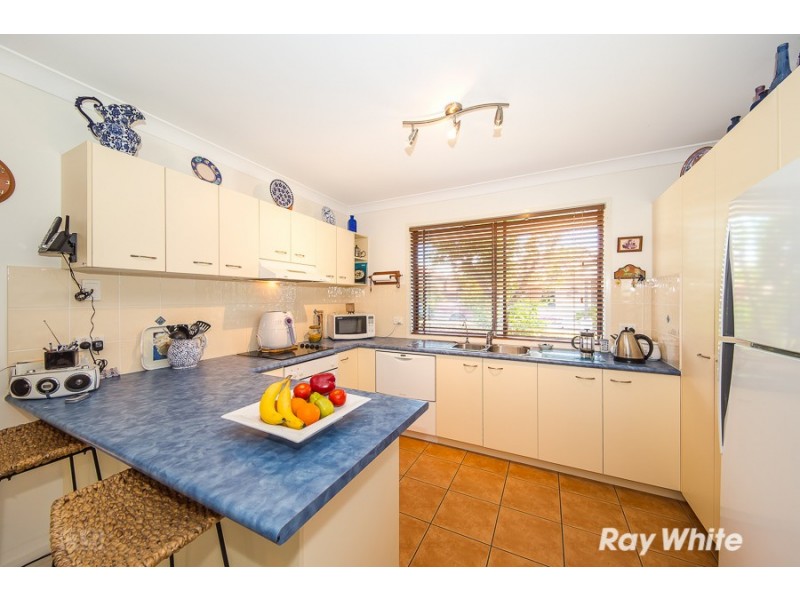 8 Seafarer Court, Sandstone Point QLD 4511