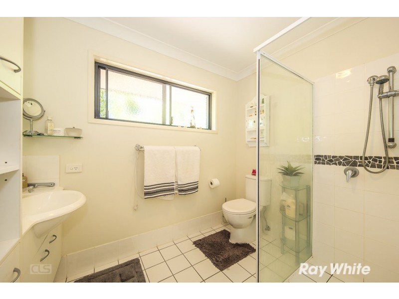 8 Seafarer Court, Sandstone Point QLD 4511