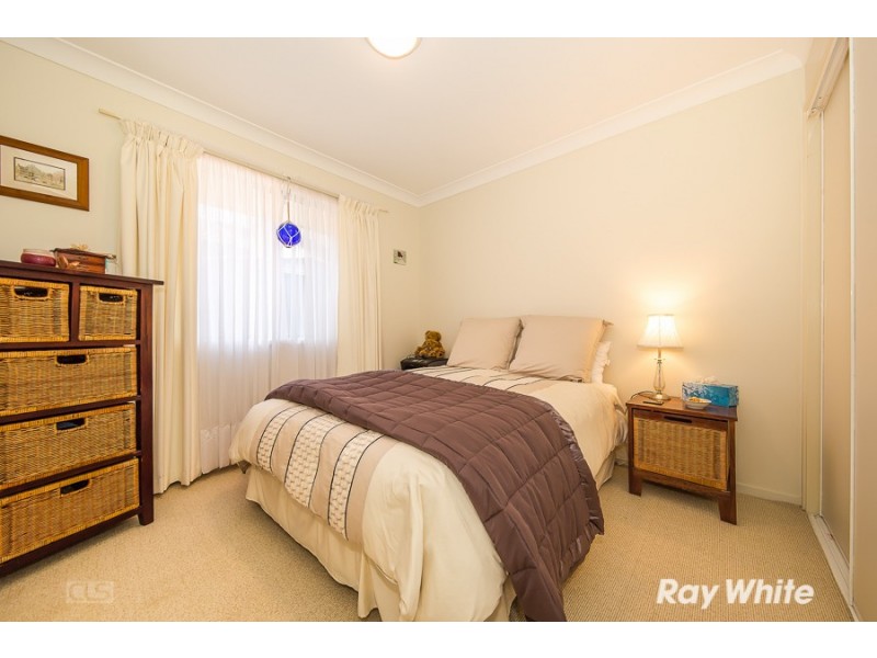 8 Seafarer Court, Sandstone Point QLD 4511