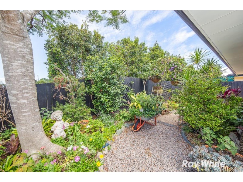 8 Seafarer Court, Sandstone Point QLD 4511