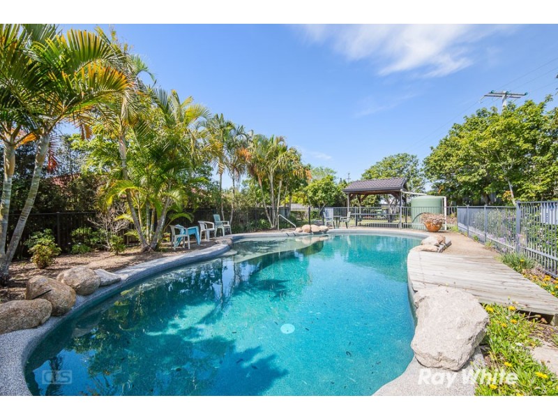 8 Seafarer Court, Sandstone Point QLD 4511